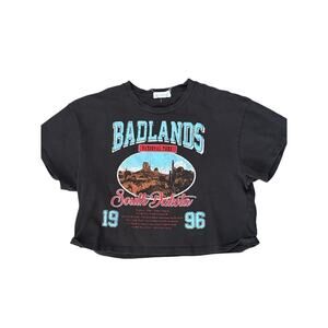 Outlaw Badlands South Dakota Crew Neck Short Sleeves Cropped T-Shirt Size Large